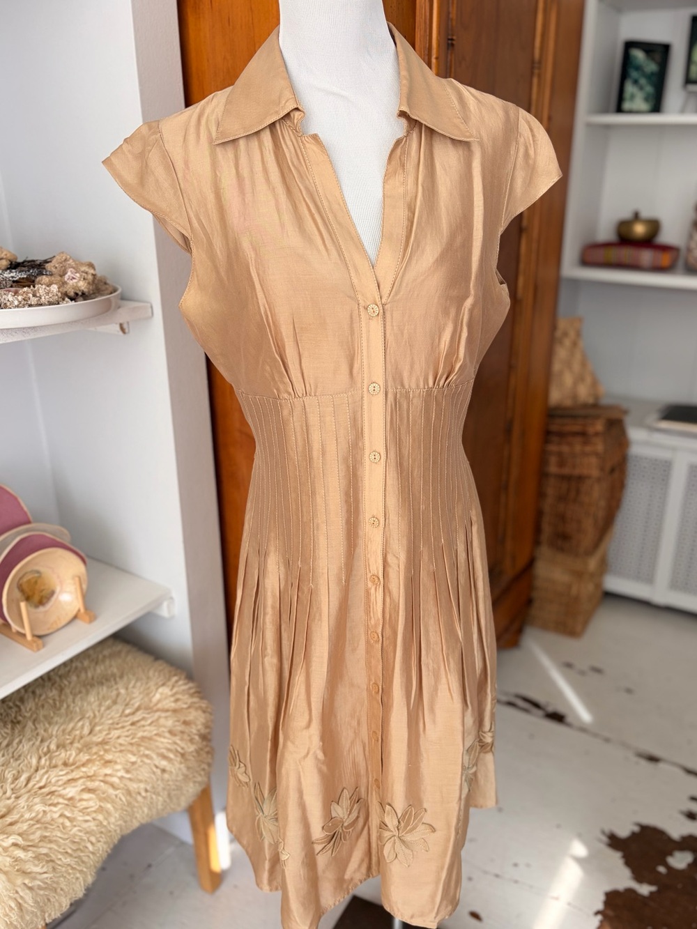 Kay Unger Gold Floral-Appliqué Button-Front Dress